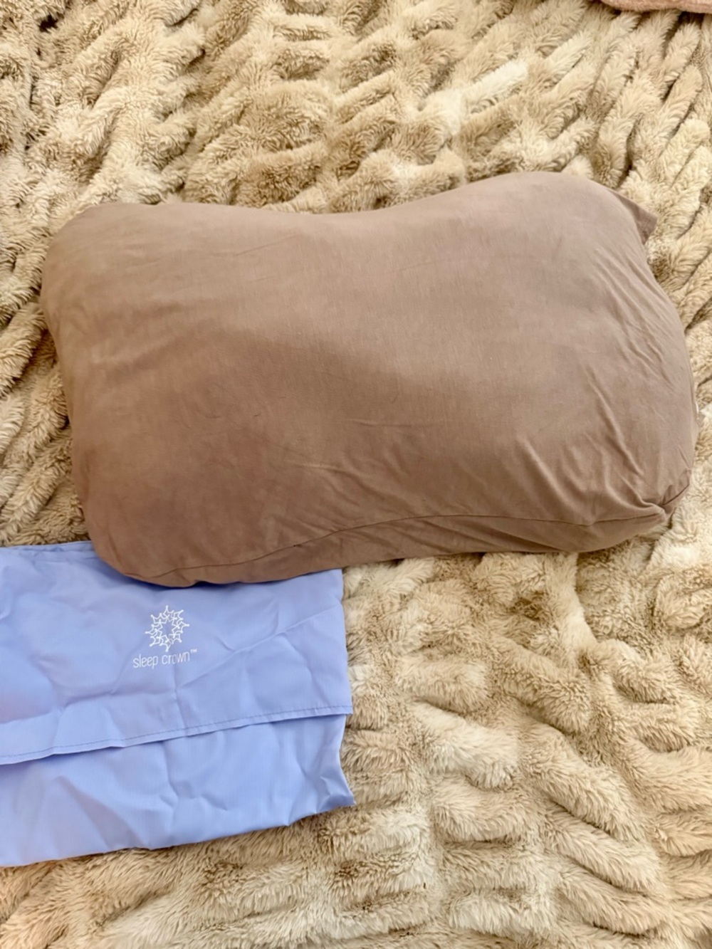 Sleep Crown Pillow - Picture 8 of 9